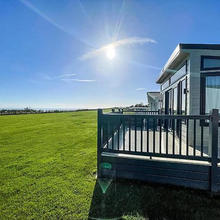Stunning Caravan With Full Sea Views At Broadland Sands In Suffolk Ref 20236Bs Hopton on Sea ภายนอก รูปภาพ