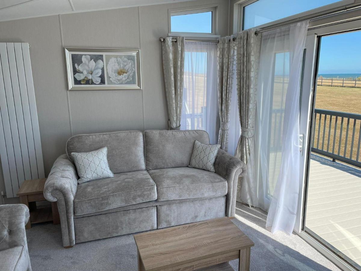 Stunning Caravan With Full Sea Views At Broadland Sands In Suffolk Ref 20236Bs Hopton on Sea ภายนอก รูปภาพ