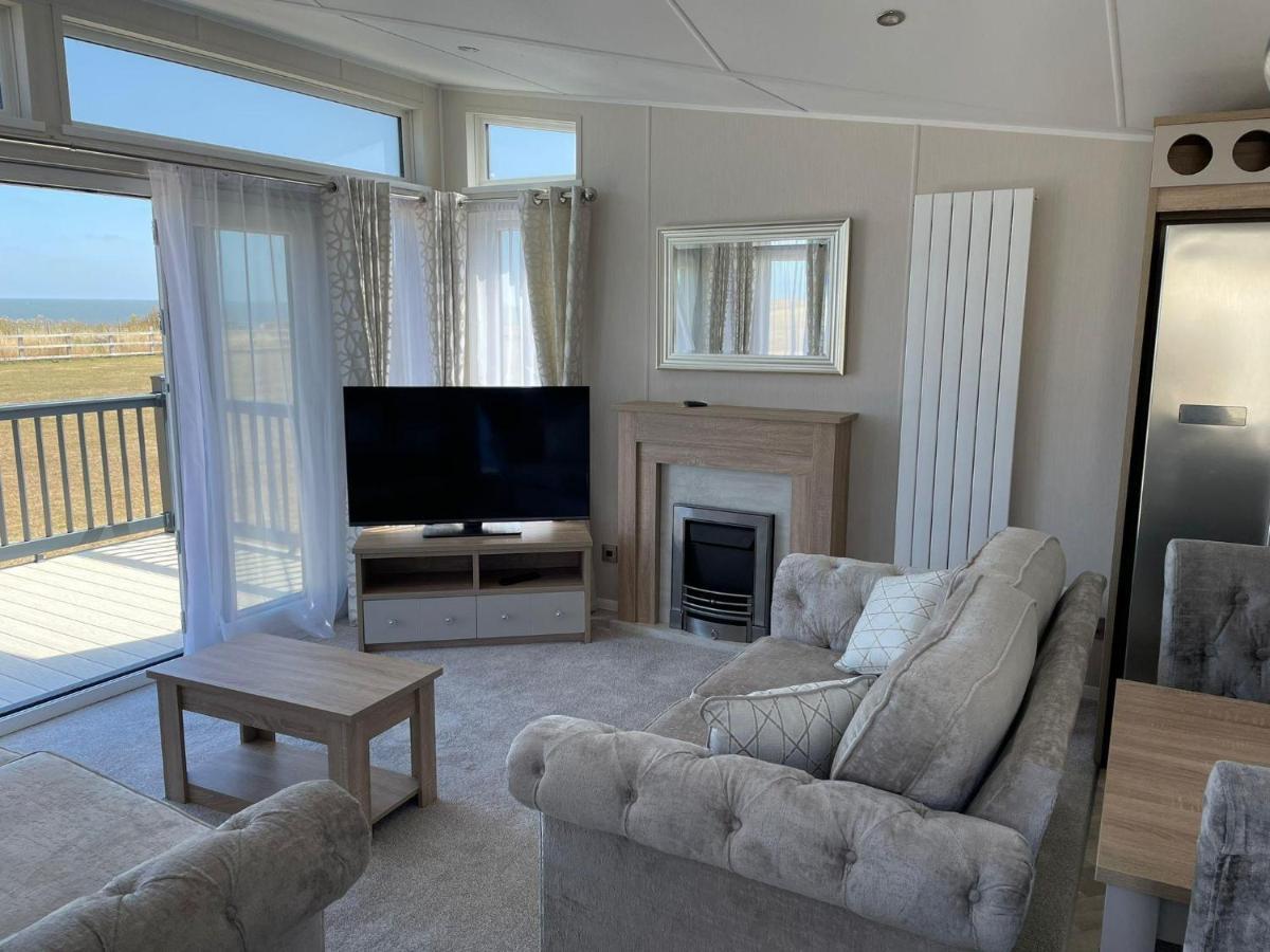 Stunning Caravan With Full Sea Views At Broadland Sands In Suffolk Ref 20236Bs Hopton on Sea ภายนอก รูปภาพ