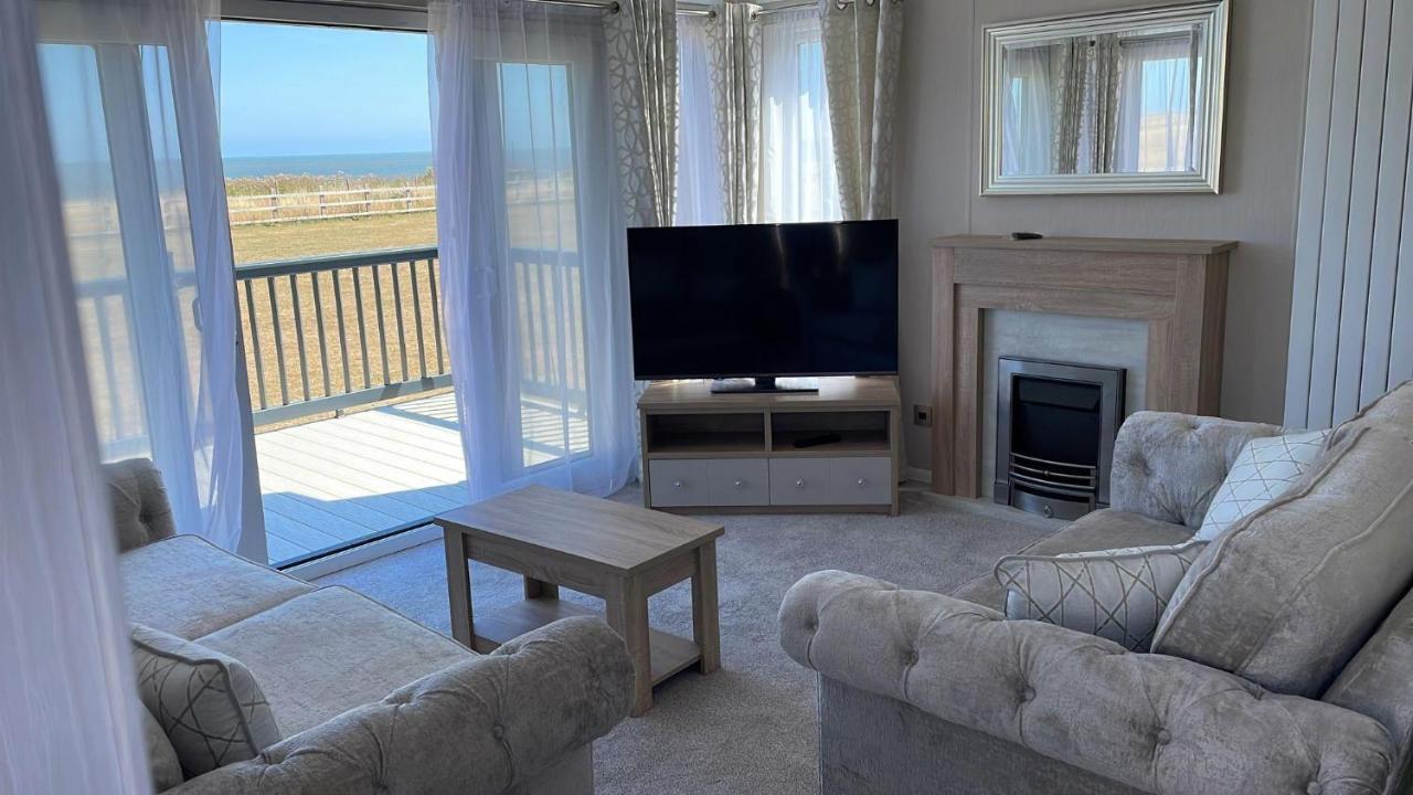 Stunning Caravan With Full Sea Views At Broadland Sands In Suffolk Ref 20236Bs Hopton on Sea ภายนอก รูปภาพ