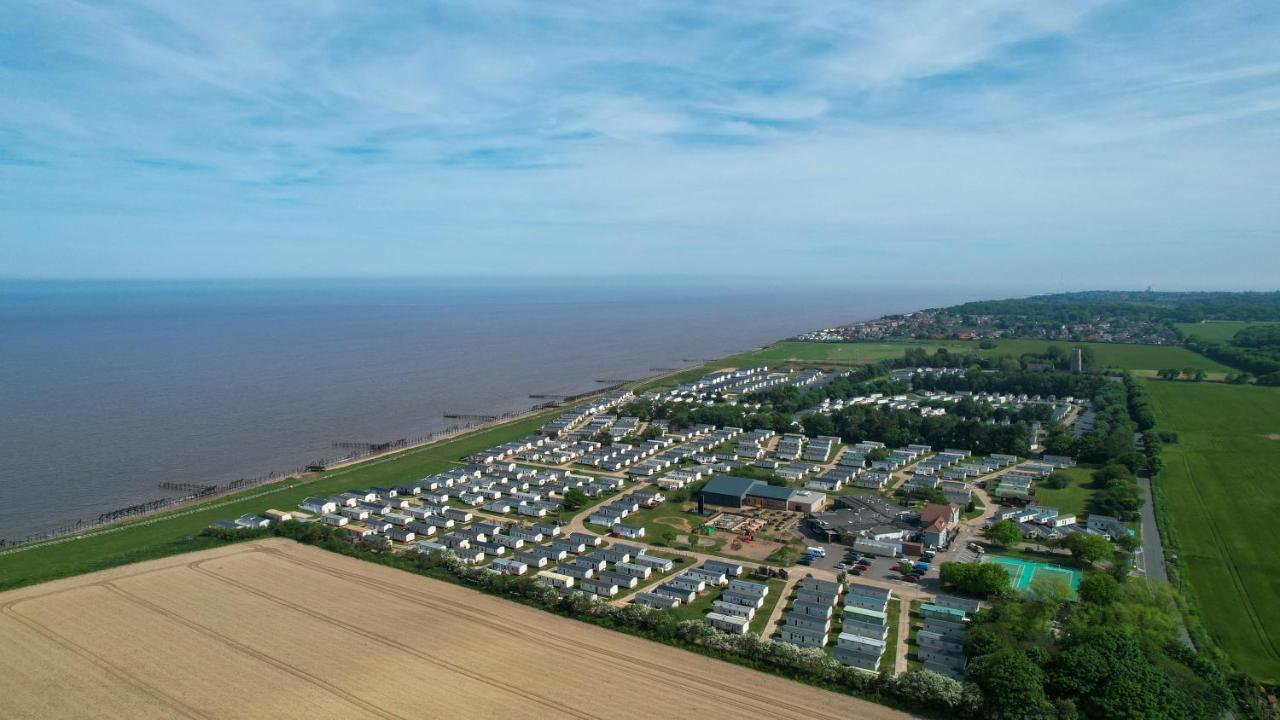 Stunning Caravan With Full Sea Views At Broadland Sands In Suffolk Ref 20236Bs Hopton on Sea ภายนอก รูปภาพ