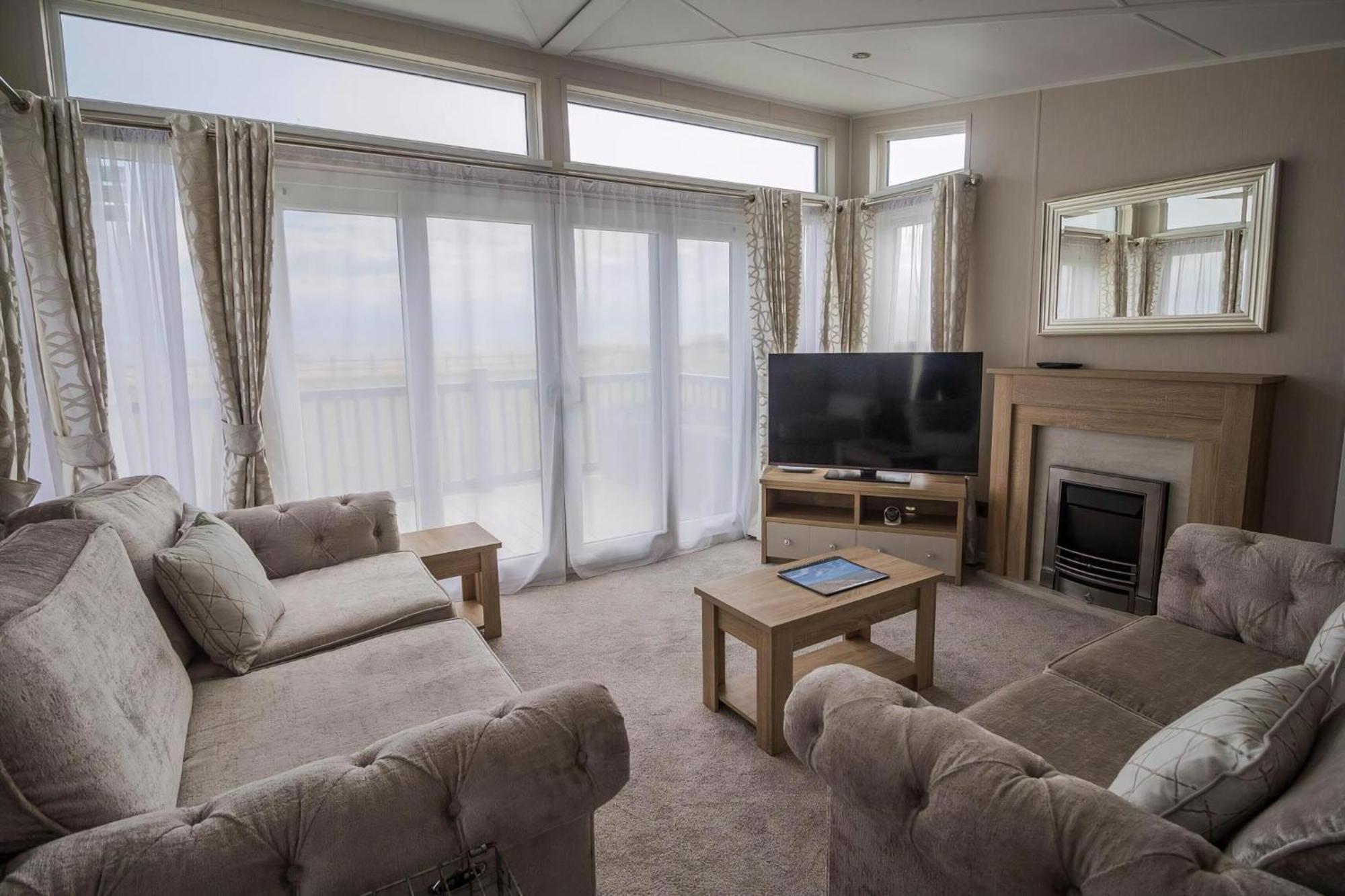 Stunning Caravan With Full Sea Views At Broadland Sands In Suffolk Ref 20236Bs Hopton on Sea ภายนอก รูปภาพ