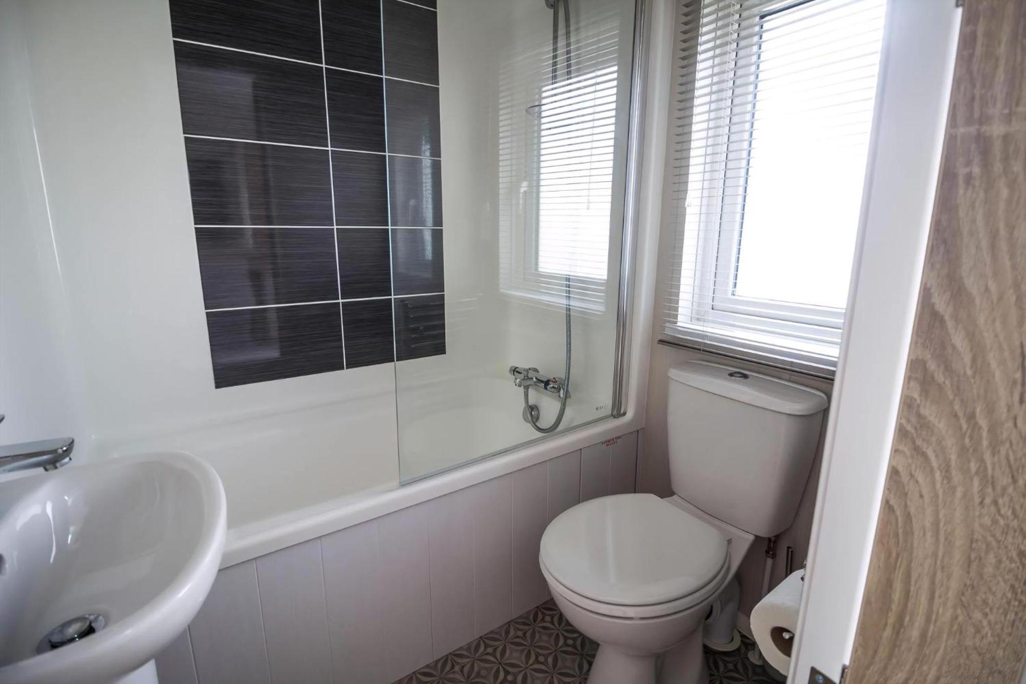 Stunning Caravan With Full Sea Views At Broadland Sands In Suffolk Ref 20236Bs Hopton on Sea ภายนอก รูปภาพ