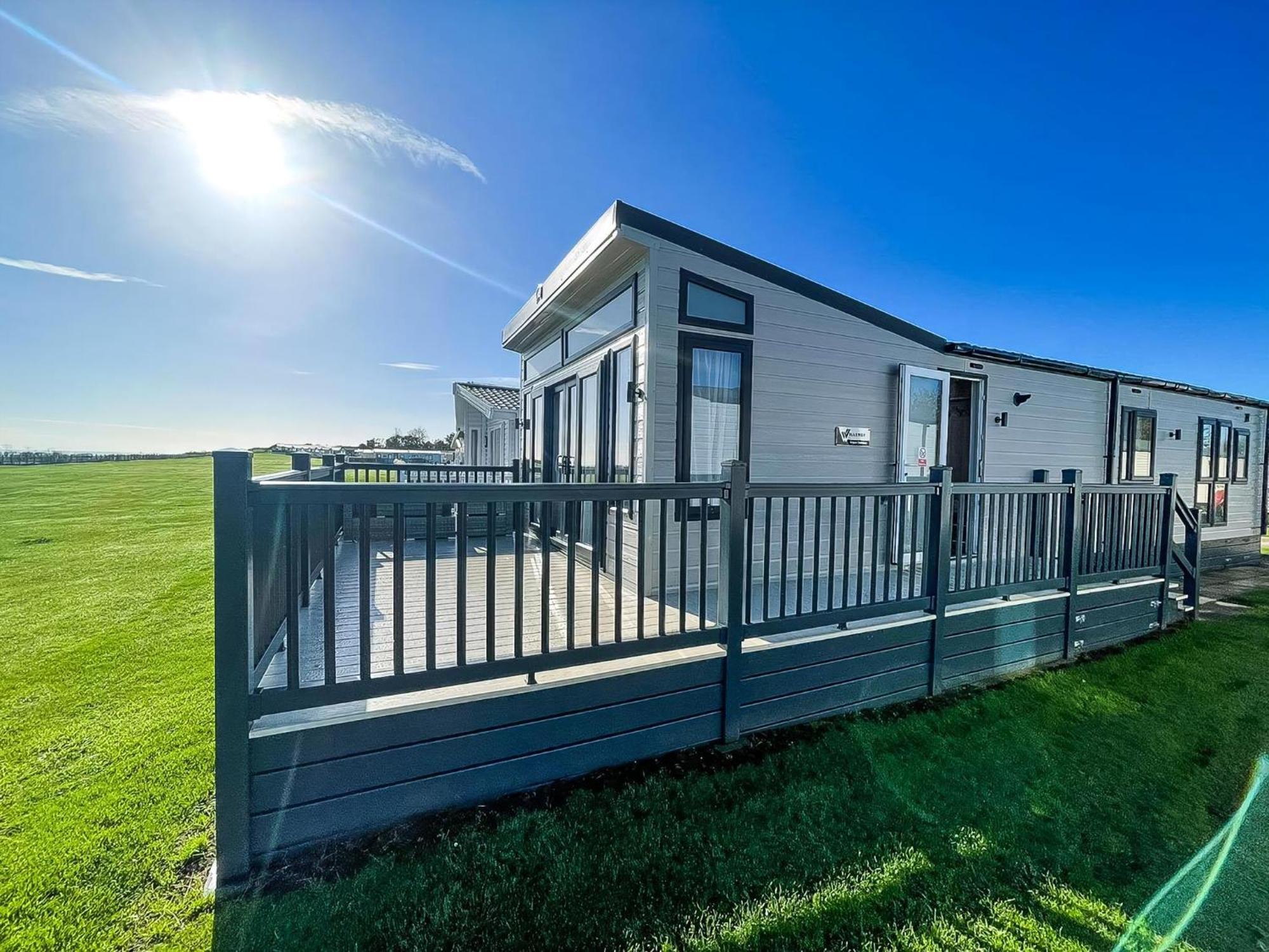 Stunning Caravan With Full Sea Views At Broadland Sands In Suffolk Ref 20236Bs Hopton on Sea ภายนอก รูปภาพ